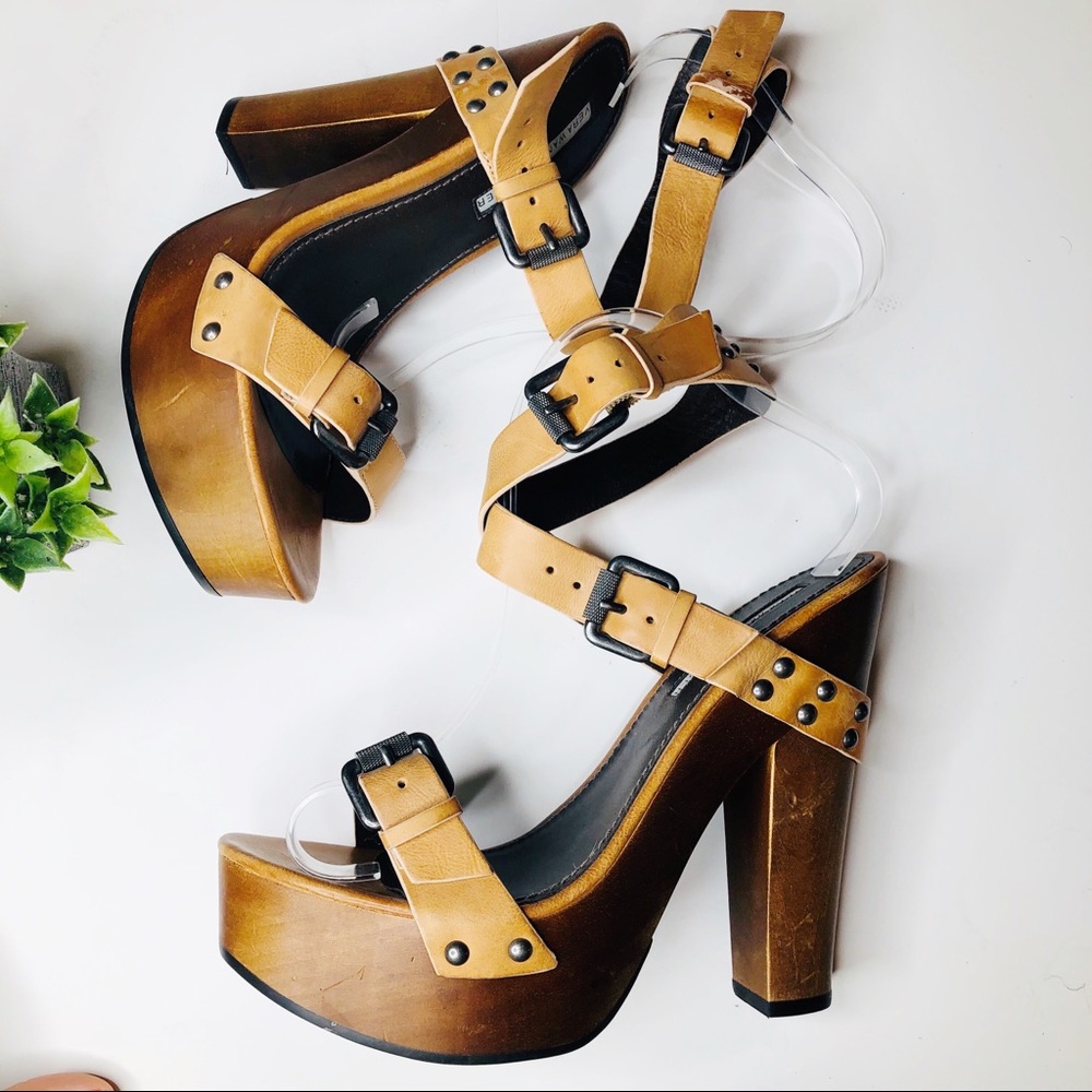 VERA WANG LAVENDER wooden platform leather heels
